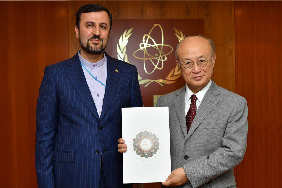 مندوب ايران في الوكالة الذرية يسلم اوراق اعتماده الي امانو