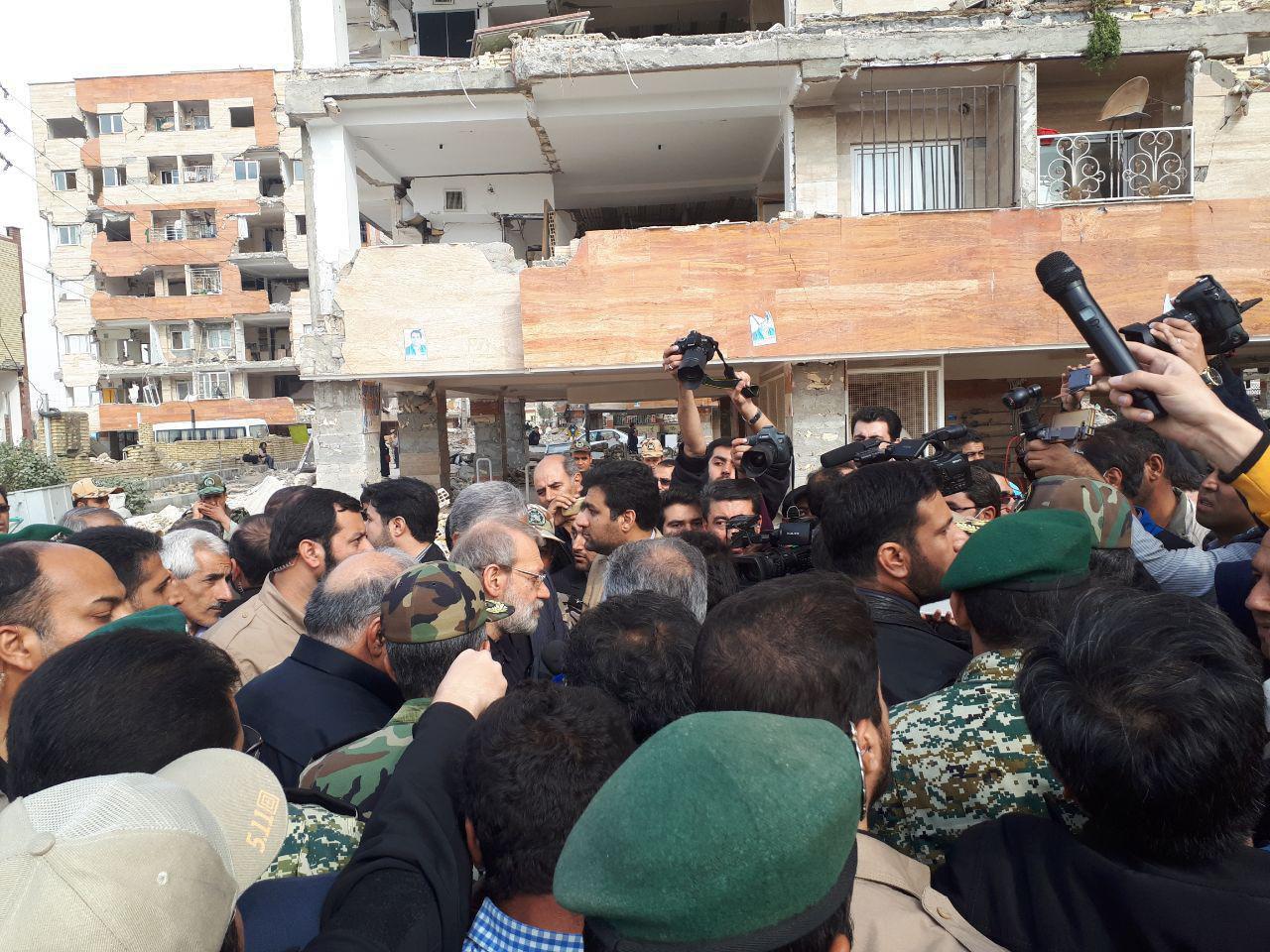 لاريجاني: المسالة الاساسية لمنكوبي الزلزال هي الاسكان المؤقت ومن ثم اعادة بناء المنازل