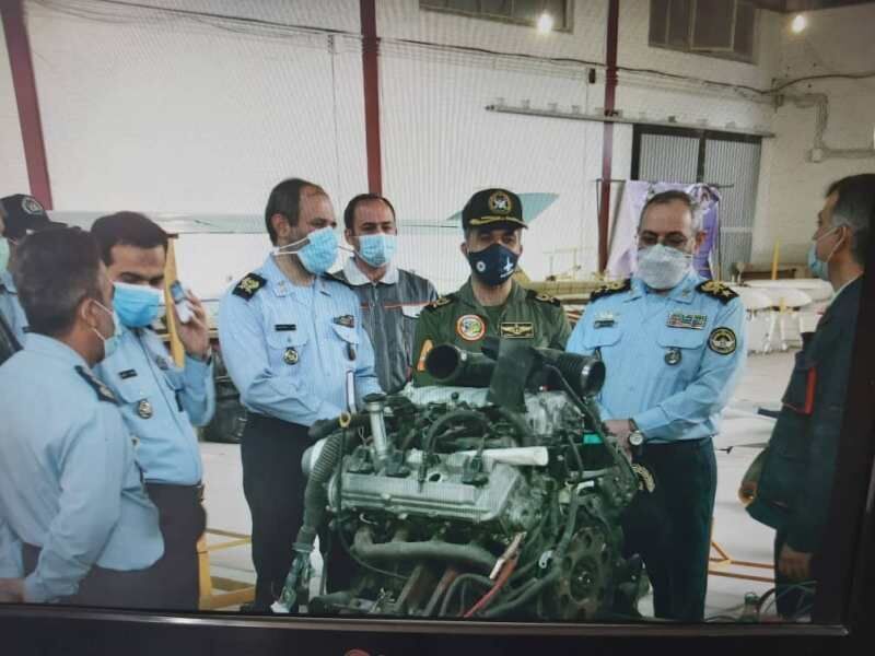 قائد القوة الجوية يتفقد قسم تصنيع الطائرات المسيرة في مجمع “اوج”