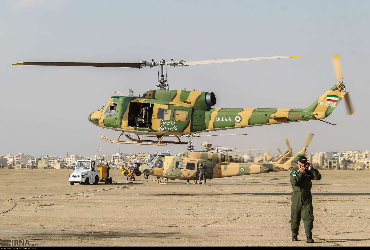 مناورة للقاعدة الرابعة لطيران الجيش في اصفهان وسط ايران