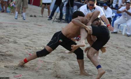 الفريق الايراني للمصارعة الساحلية يتوج بلقب بطولة العالم