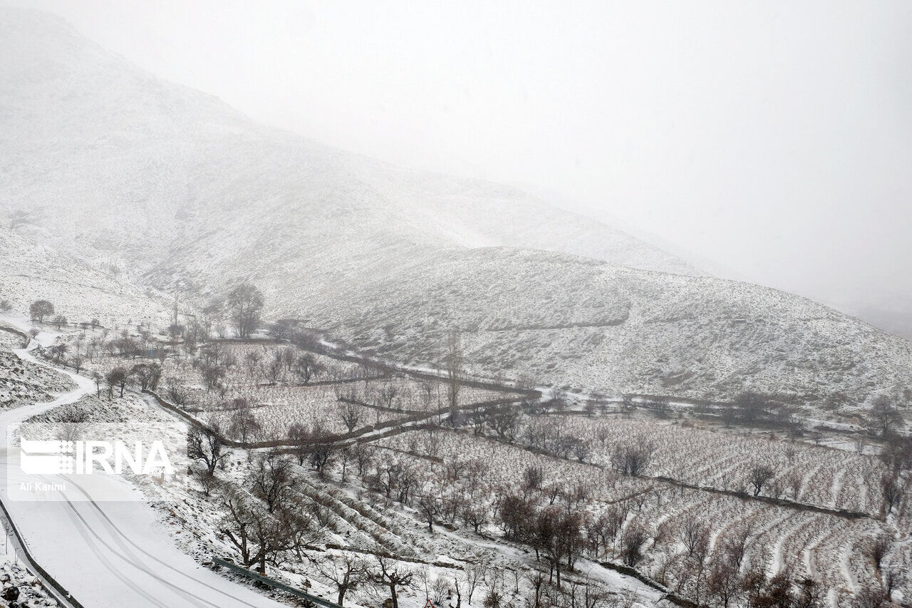 الثلوج تغطي العديد من المدن في ايران