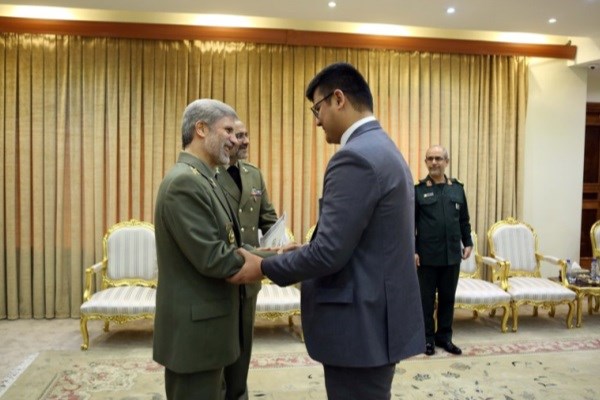 مساعد وزير الدفاع الوطني الأفغاني يعتبر امن ايران من امن بلاده