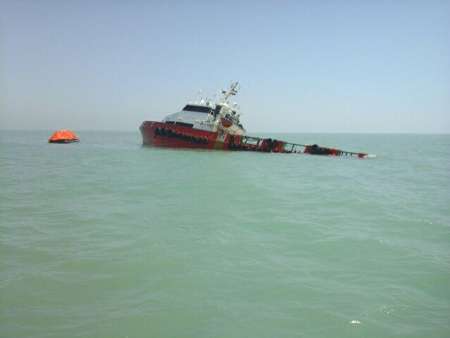 انقاذ 13 بحارا اجنبيا من الغرق في مياه الخليج الفارسي