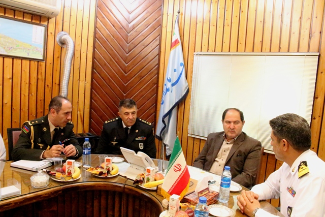 قائد بحري آذربيجاني يؤكد ضرورة تطوير العلاقات الشاملة مع ايران