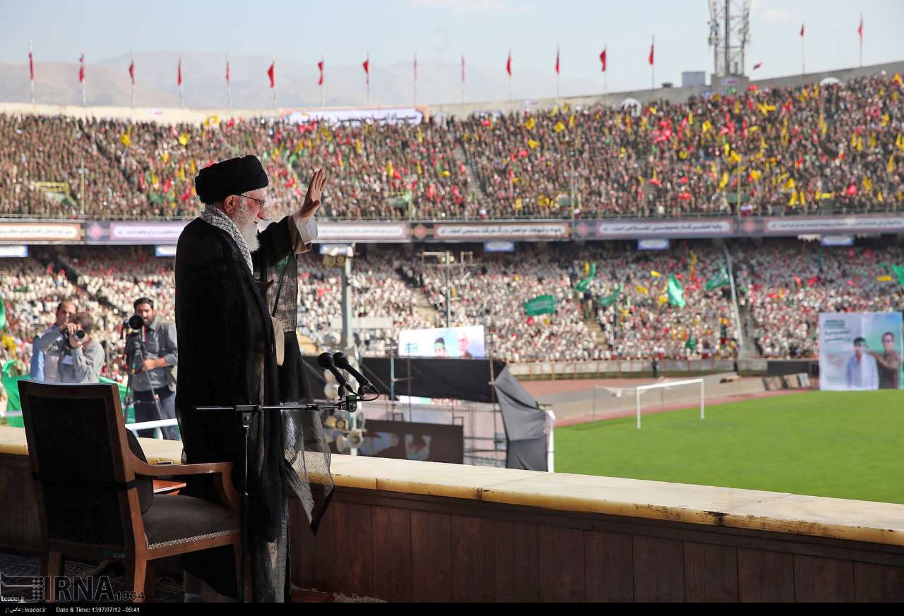 قائد الثورة الاسلامیة : العالم الاسلامی برمته بحاجة الي ملحمة أربعین الامام الحسین (ع)