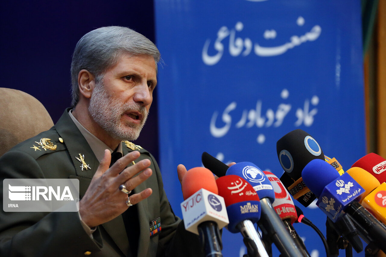 وزير الدفاع الايراني: التعاون العسكري بين ايران وروسيا يدعم السلام والامن بالمنطقة والعالم