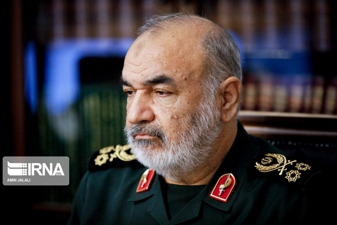الجيش والحرس الثوري يشكلان يدا واحدة امام نظام الهيمنة والاستكبار