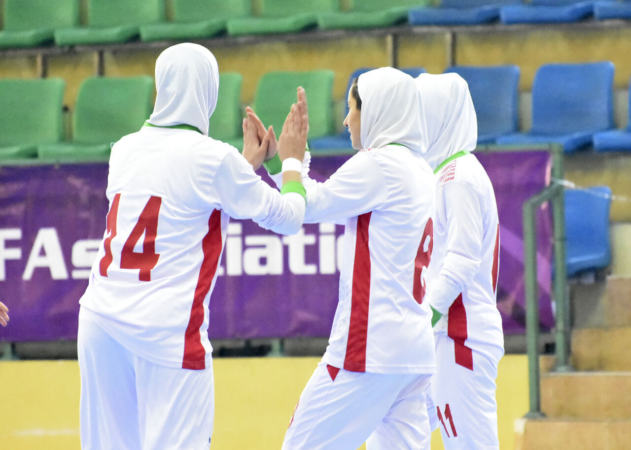 منتخب فتيات ايران لكرة الصالة یحقق فوزه الثالث ضمن بطولة “كافا” الدولية