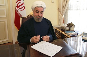 روحاني يهنئ الرئيس الفرنسي بالعيد الوطني الفرنسي
