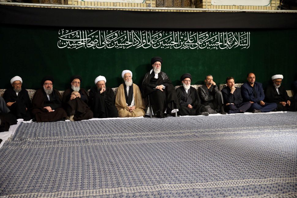 إقامة الليلة الاولي من مراسم العزاء الحسيني بحضور قائد الثورة الاسلامية