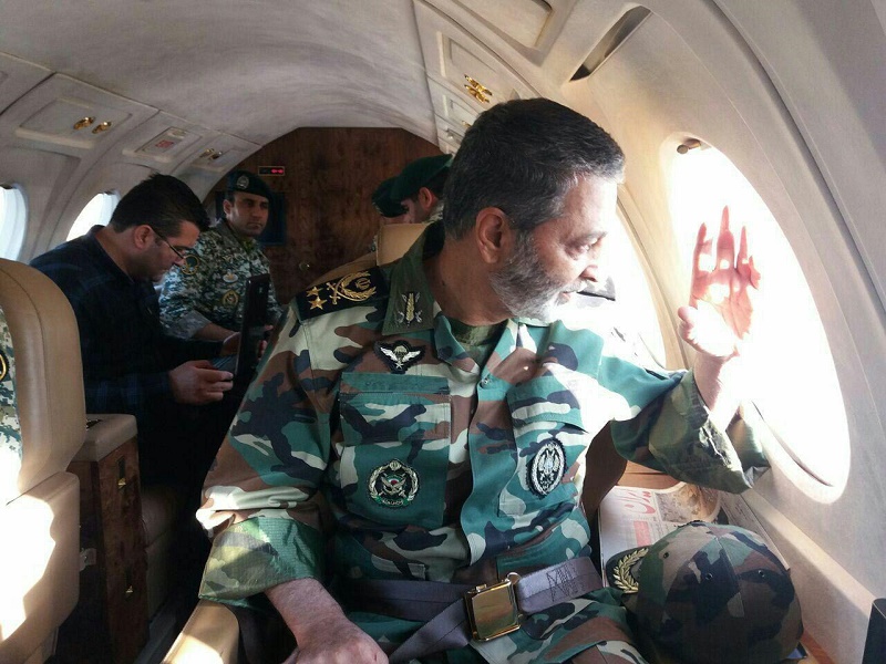 القائد العام للجيش الايراني يتفقد المناطق المنكوبة بالسيول في خوزستان