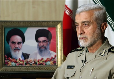 القائد العام للجیش: یتم العمل لتعزیز بنیة سلاح البحر فی ایران الاسلامیة بشکل مقتدر