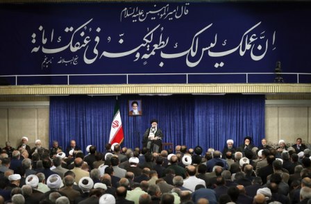 قائد الثورة الاسلامية: المعيار في اتخاذ القرار هو المصلحة الوطنية