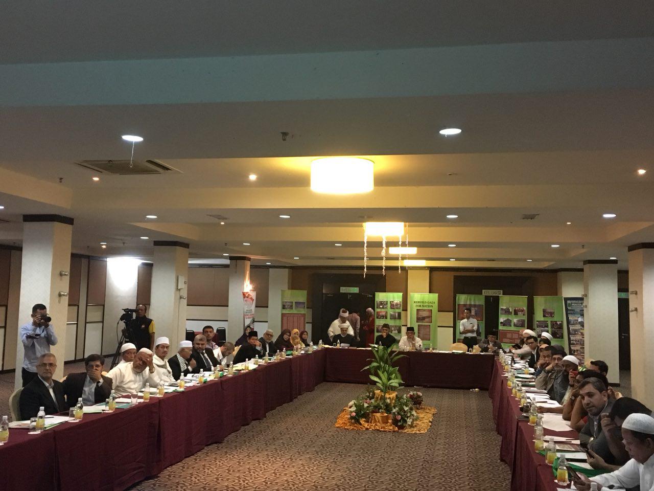 بحضور إيران بدء اعمال مؤتمر علماء الإسلام الآسيويين حول تحرير فلسطين في ماليزيا