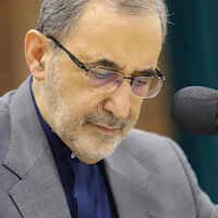 مستشار قائد الثورة یعزی الشعب اللبنانی
