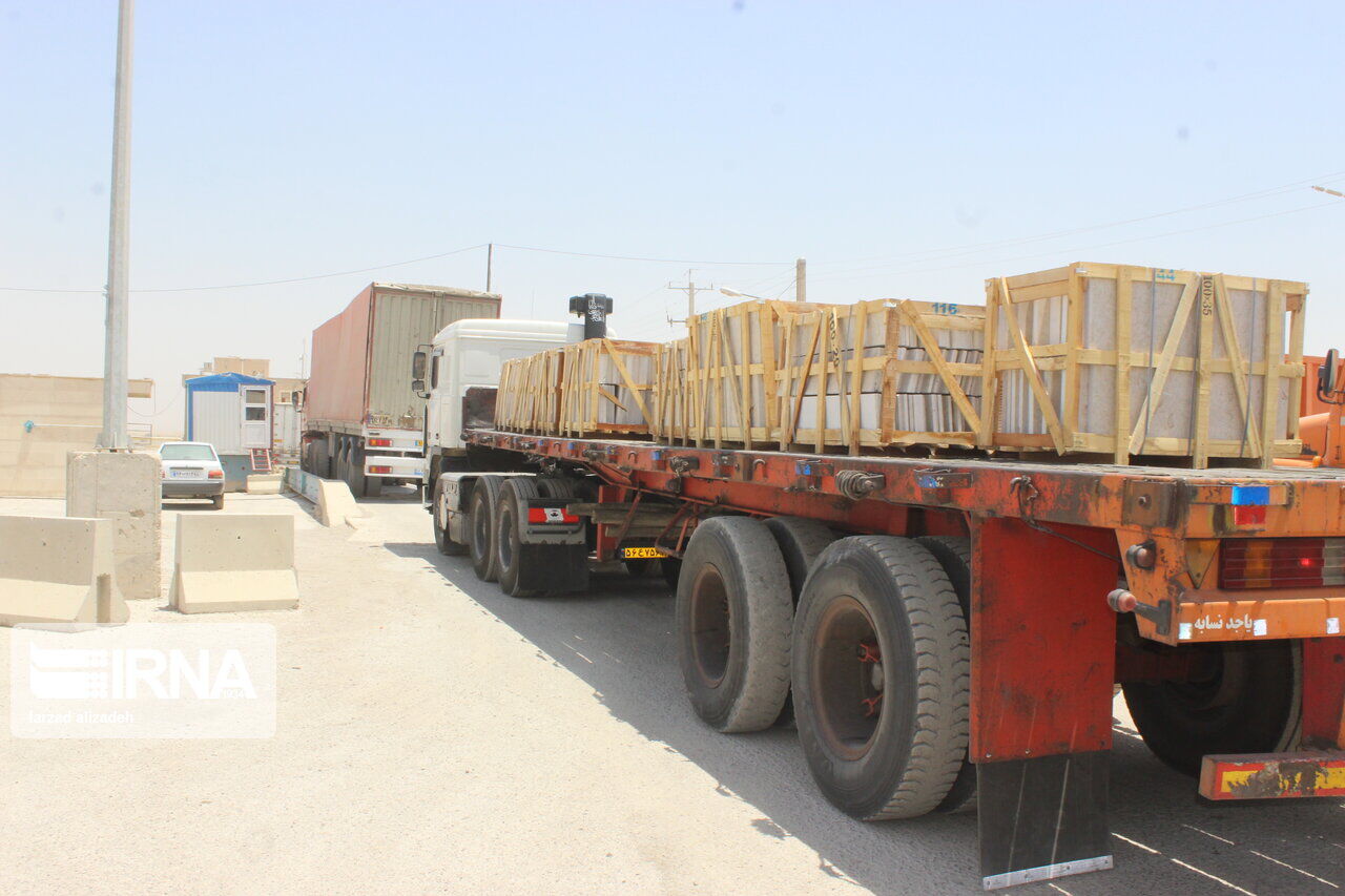 تصدير نحو 17 الف طن من السلع عبر منفذ جذابة الحدودي الى العراق