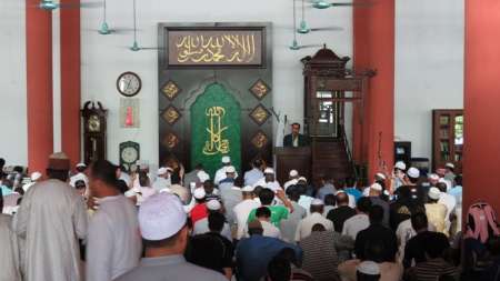 مقرئ ايراني دولي يدهش الجمهور في المساجد الصينية بعذوبة صوته