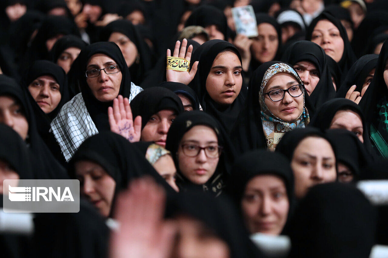 قائد الثورة يحضر مراسم عزاء ذكرى استشهاد السيدة فاطمة الزهراء (س)