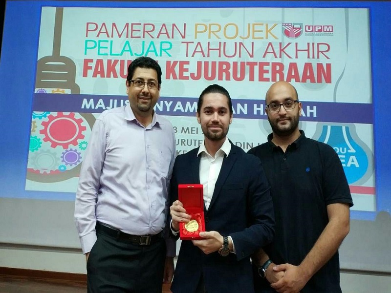 طالب إيراني يفوز بالميدالية الذهبية من جامعة بوترا الماليزية