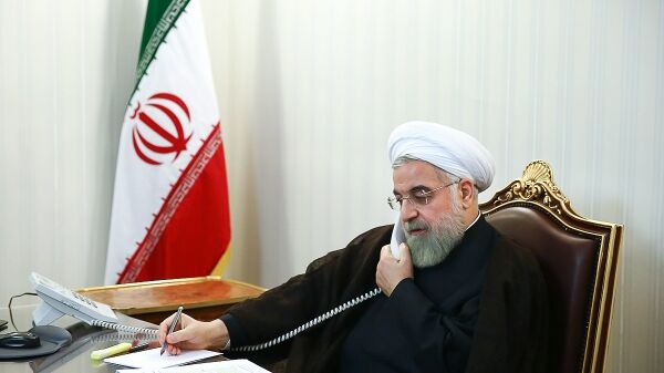 روحاني يتابع سير تقديم خدمات الإغاثة للمنكوبين بالزلزل
