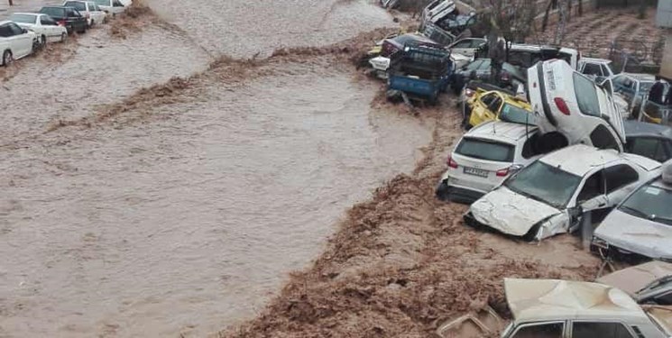 السفير البريطاني في ايران يواسي ذوي ضحايا السيول