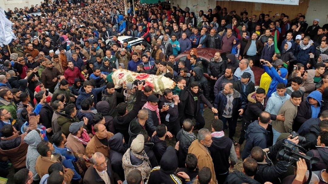 غزة تشيع عشرة من ضحايا حريق النصيرات