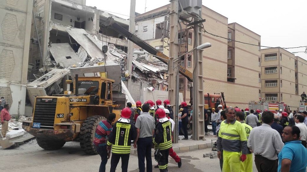 مصرع شخص واصابة 14 آخرين اثر انهيار مبني سكني في مدينة اهواز