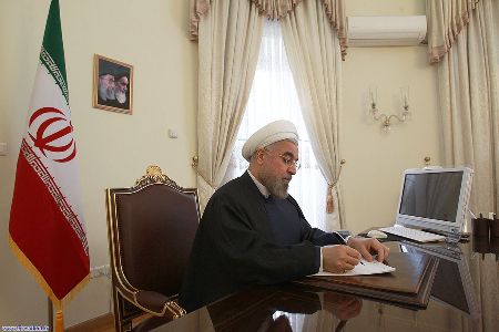 الرئيس روحاني يهنيء نظيره الأوزبكي