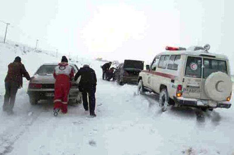 إنقاذ 54 سیارة عالقة فی الثلوج غربی طهران