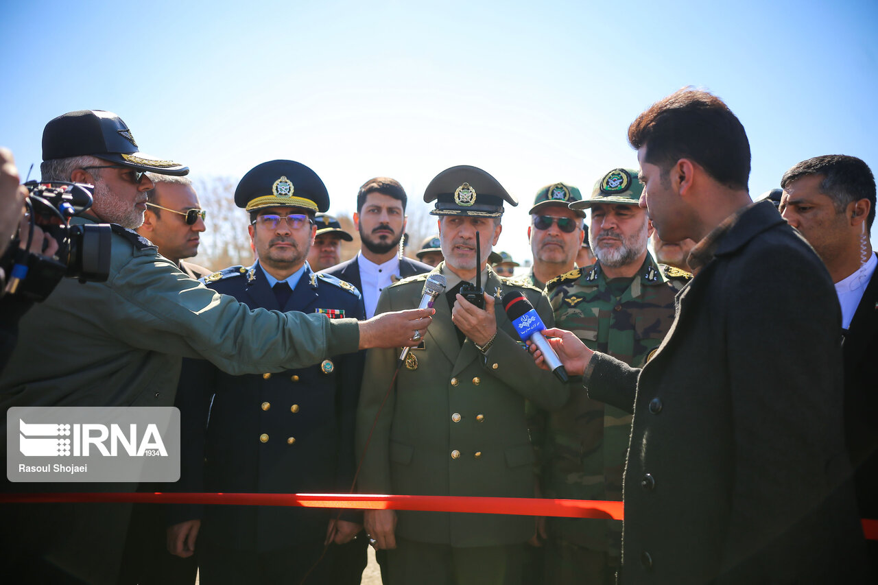 وزير الدفاع يعلن الحاق عشرات المروحيات الى اسطول طيران الجيش