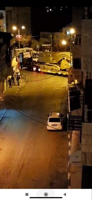 جرافات الاحتلال الصهيوني تهدم منزلين لمقاومين بالضفة الغربية المحتلة