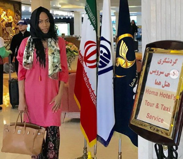 فنانة أميركية: هبوط إضطراري.. أتاح لي فرصة جيدة للتعرف علي إيران