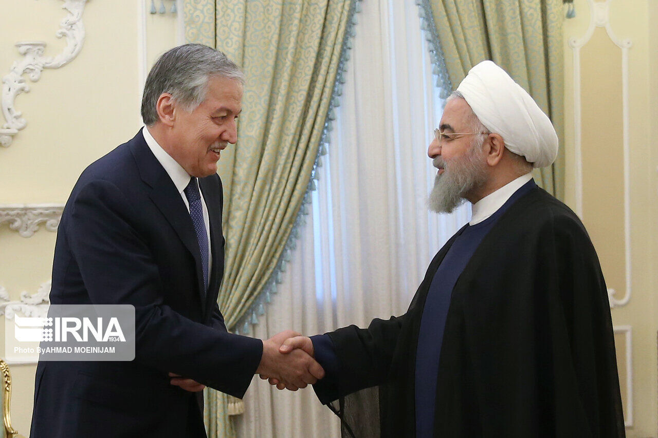 روحاني: بامكان إيران ان تكون أكثر طرق الترانزيت أمانا للسلع الطاجيكية