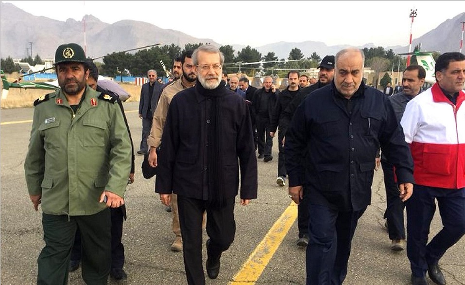 لاریجانی یتفقد المنكوبین بالزلزال فی مدینة ازكلة بكرمانشاه