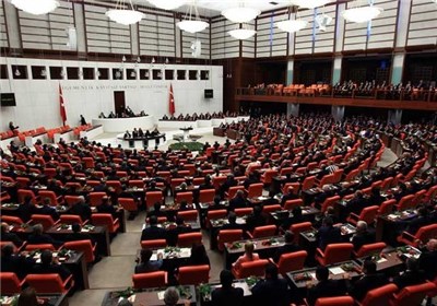 لجنة الدستور البرلمانیة الترکیة تقر اقتراح رفع الحصانة عن بعض النواب