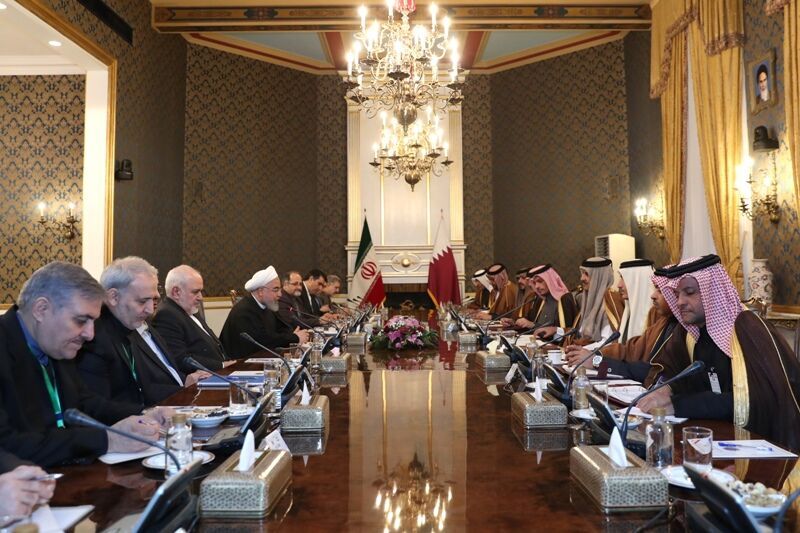 روحاني: قطر قادرة على أن تكون مركزا لتعزيز العلاقات الاقتصادية بين البلدين
