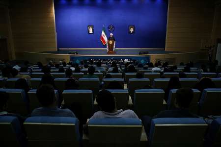 الرئيس روحاني: الحكومة تعتبر من واجبها مساعدة الايتام والاسر المعوزة