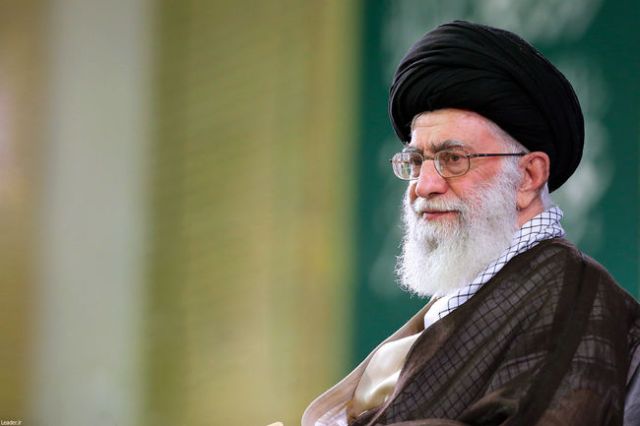 قائد الثورة الاسلامية يعزي برحيل اية الله شاه ابادي