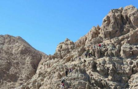 انقاذ 9 متسلقي جبال كانوا قد فقدوا في مرتفعات نايبند بطبس شرق ايران
