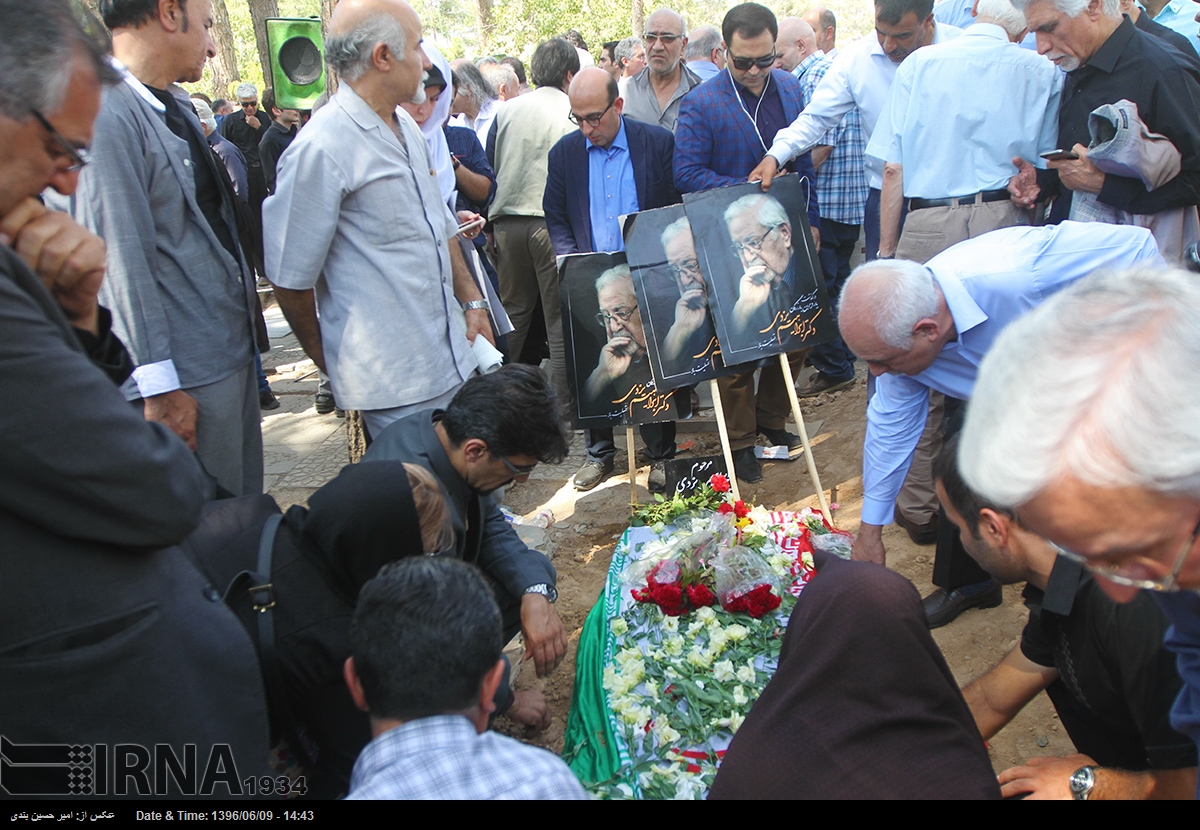 تدفین پیکر مرحوم ابراهیم یزدی