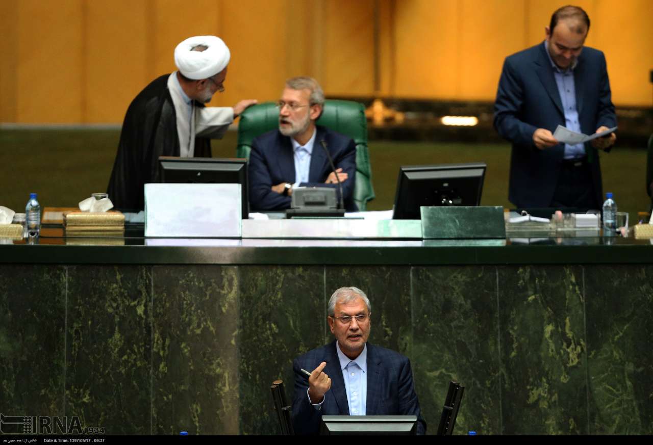 البرلمان الايراني يسحب الثقة من وزير العمل