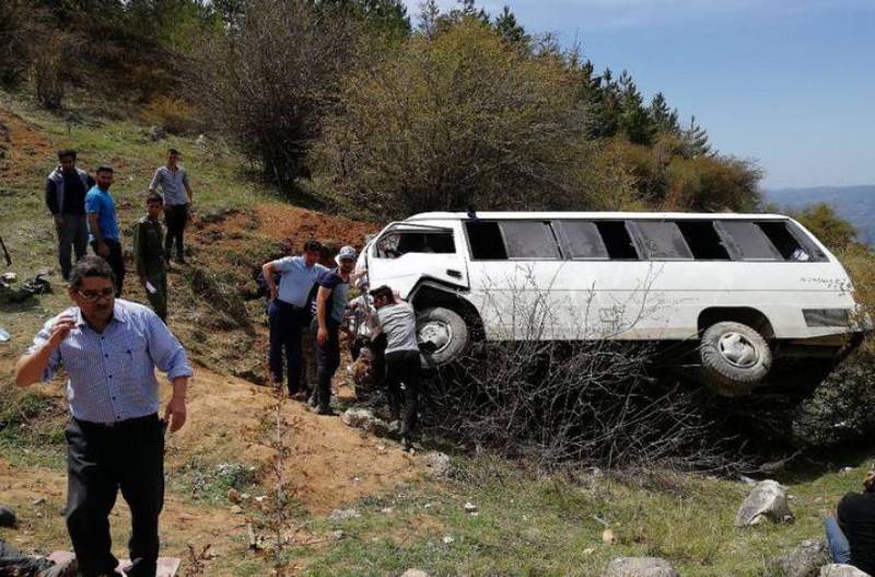 اصابة 11 سائحا عراقيا في حادث سير شمال ايران