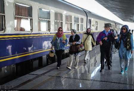 وصول قطار السياح الاجانب الي مدينة اصفهان