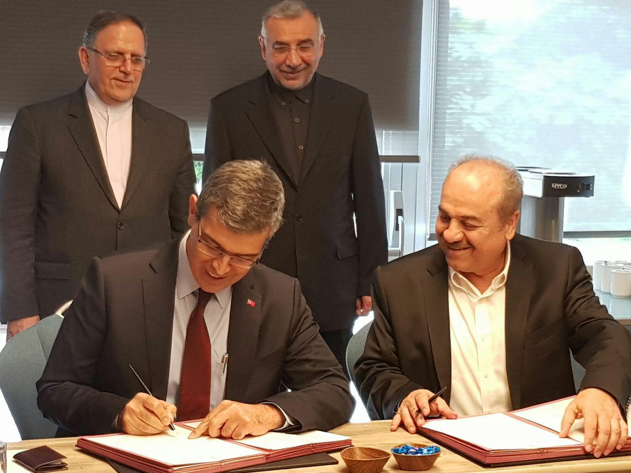توقيع اتفاقية مصرفية بين إيران وبنك التنمية والتجارة التابع لمنظمة التعاون الاقتصادي(ايكو)