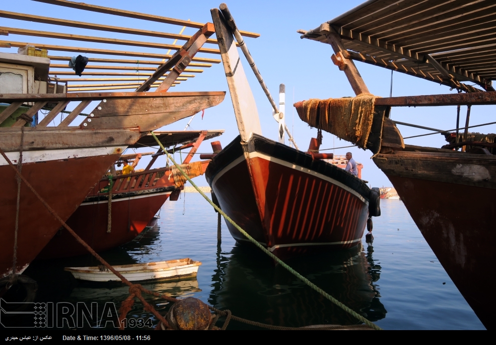 آماده سازی شناورهای صیادی بوشهر برای صید میگو