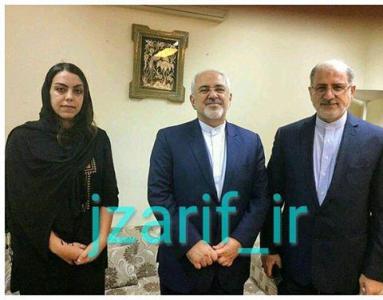 ظريف يهنئ باطلاق سراح 'نرجس كلباسي'