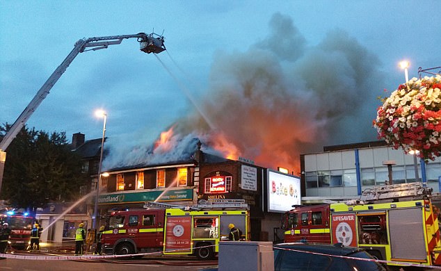 آتش سوزی مشکوک در فروشگاهی در غرب لندن