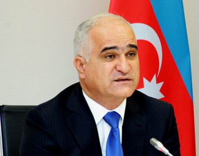 وزير اقتصاد اذربيجان يؤكد اهمية الجسر السككي للتعاون مع ايران