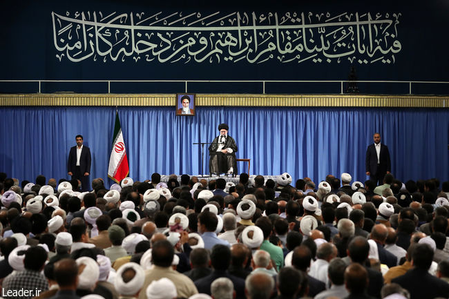 قائد الثورة الاسلامية يستقبل القائمين علي شؤون الحج